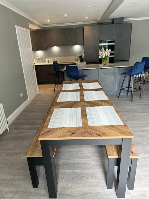 Cameron Coach House Modern Property In Murrayfield 에든버러 외부 사진